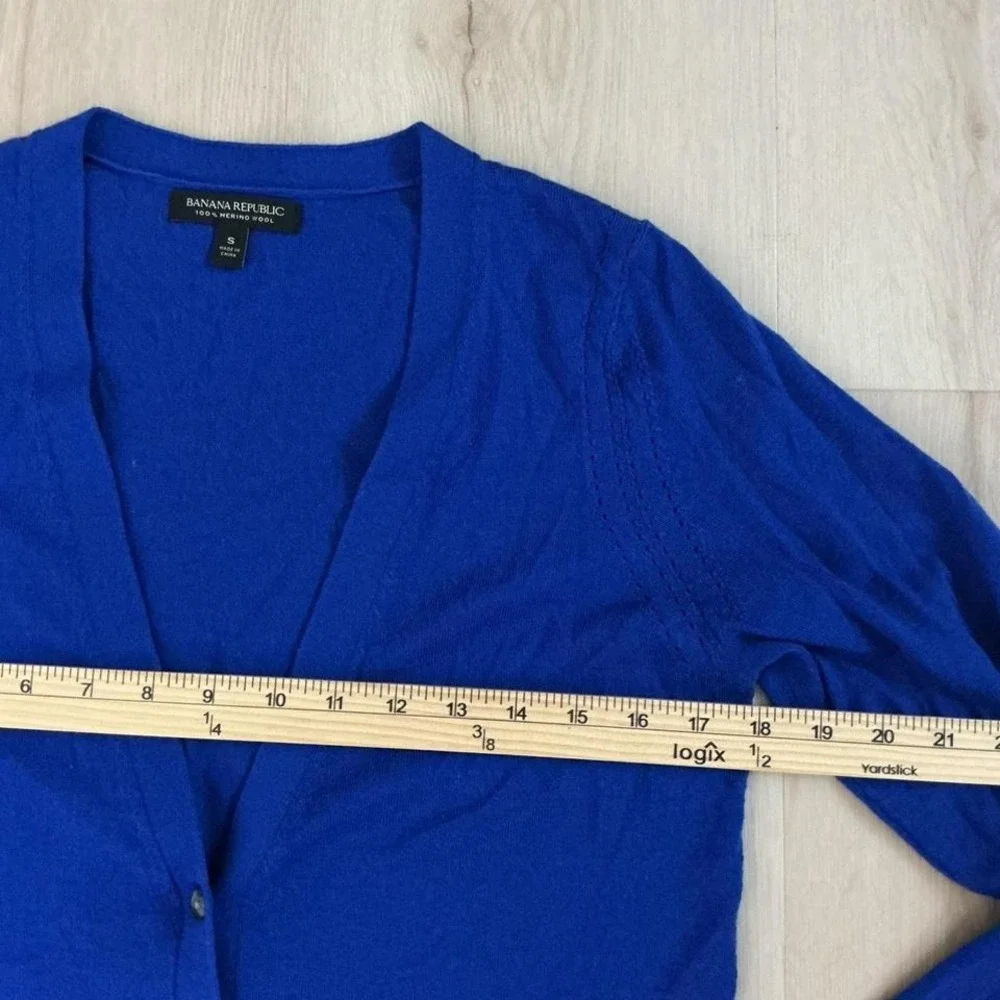 Banana Republic Merino Wool Cardigan Sweater Blue‎ V Neck Button Up Pockets